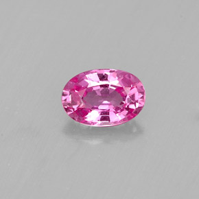 0.46カラットの天然ピンクサファイア（5.4×3.8 mm・オーバルカット）