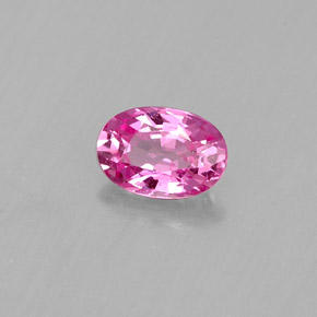 0.46カラットの天然ピンクサファイア（5.4×3.8 mm・オーバルカット）
