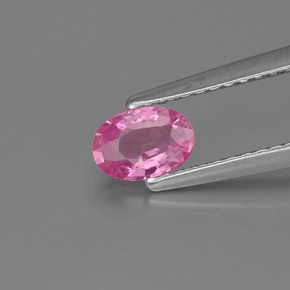 0.54カラットの天然ピンクサファイア（5.9×4.1 mm・オーバルカット）