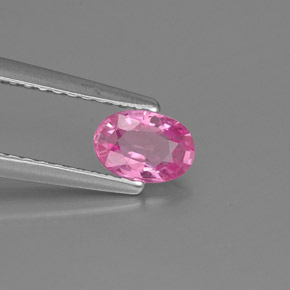0.54カラットの天然ピンクサファイア（5.9×4.1 mm・オーバルカット）