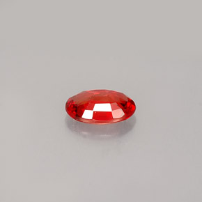 0.52カラットの天然レッドオレンジサファイア（6×4.1 mm・オーバルカット）