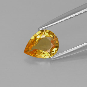 0.54カラットの天然ゴールデンイエローサファイア（6.1×4.7 mm・洋梨の形）
