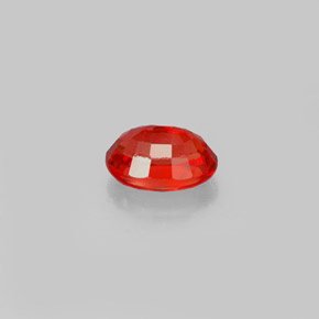 0.71カラットの天然レッドオレンジサファイア（5.9×4.1 mm・オーバルカット）