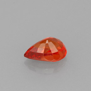 0.64カラットの天然レッドオレンジサファイア（6×4.1 mm・洋梨の形）