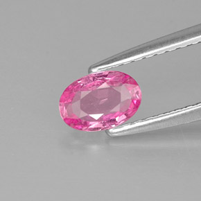 0.56カラットの天然ピンクサファイア（6×4.1 mm・オーバルカット）