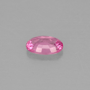0.56カラットの天然ピンクサファイア（6×4.1 mm・オーバルカット）