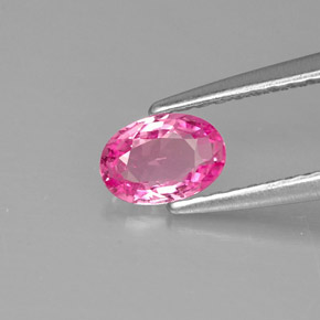 0.48カラットの天然ピンクサファイア（5.8×4 mm・オーバルカット）