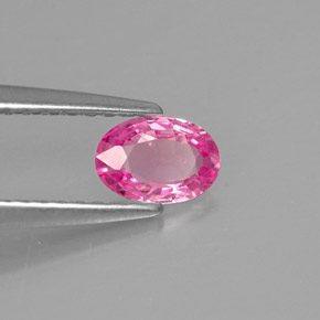 0.48カラットの天然ピンクサファイア（5.8×4 mm・オーバルカット）
