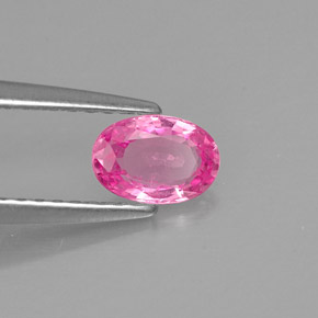0.53カラットの天然ピンクサファイア（6×4.1 mm・オーバルカット）