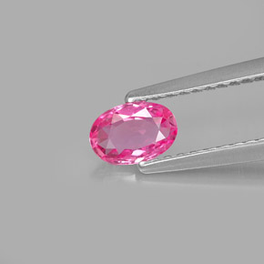 0.47カラットの天然ピンクサファイア（5.9×4.1 mm・オーバルカット）
