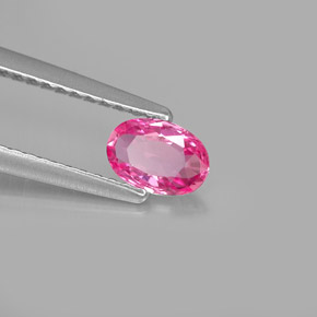 0.47カラットの天然ピンクサファイア（5.9×4.1 mm・オーバルカット）