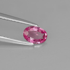 0.46カラットの天然ピンクサファイア（6×4.1 mm・オーバルカット）