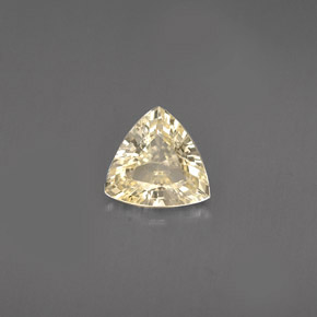 0.78カラットの天然ライトイエローサファイア（6.3×6 mm・トリリアント）