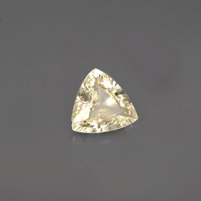 0.78カラットの天然ライトイエローサファイア（6.3×6 mm・トリリアント）