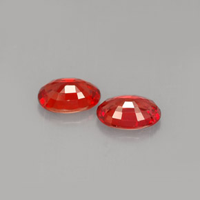 カラットの天然赤みがかったオレンジサファイア（6.1×4.1 mm・オーバルカット）