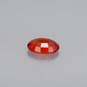 0.53カラットの天然赤みがかったオレンジサファイア（5.9×4.1 mm・オーバルカット）