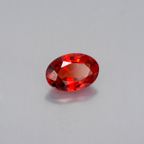 0.61カラットの天然レッドオレンジサファイア（6.1×4.2 mm・オーバルカット）
