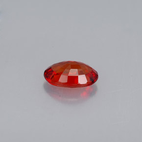 0.61カラットの天然レッドオレンジサファイア（6.1×4.2 mm・オーバルカット）