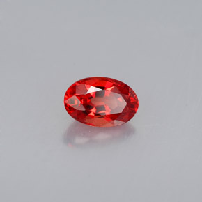 0.55カラットの天然赤みがかったオレンジサファイア（5.9×4 mm・オーバルカット）