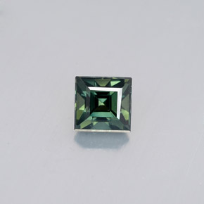 0.63カラットの天然青みがかった緑サファイア（4.4×4.3 mm・四角）