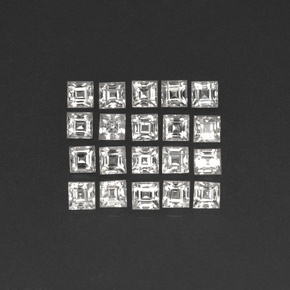カラットの天然ホワイトサファイア（2.6×2.5 mm・四角）