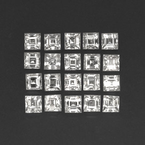 カラットの天然ホワイトサファイア（2.6×2.5 mm・四角）