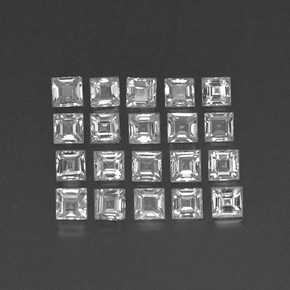 カラットの天然ホワイトサファイア（2.6×2.5 mm・四角）