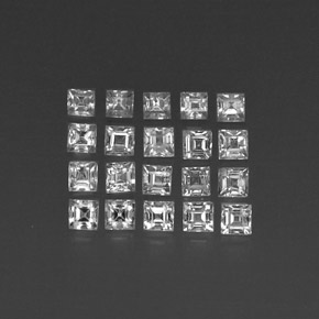カラットの天然ホワイトサファイア（2.4×2.4 mm・四角）