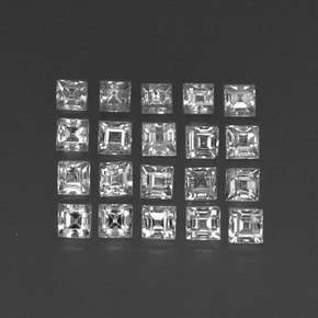 カラットの天然ホワイトサファイア（2.4×2.4 mm・四角）