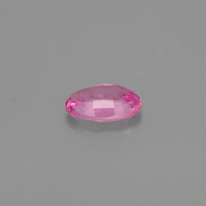 0.53カラットの天然ピンクサファイア（6×4.1 mm・オーバルカット）