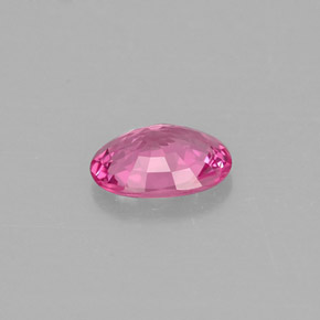 0.49カラットの天然ピンクサファイア（5.9×4.3 mm・オーバルカット）