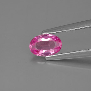 0.46カラットの天然ピンクサファイア（5.9×4 mm・オーバルカット）