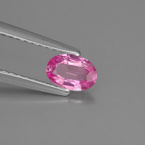 0.46カラットの天然ピンクサファイア（5.9×4 mm・オーバルカット）