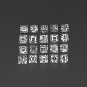 カラットの天然ホワイトサファイア（2.4×2.4 mm・四角）