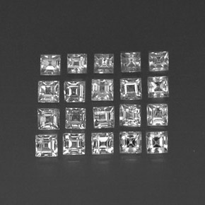 カラットの天然ホワイトサファイア（2.4×2.4 mm・四角）