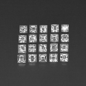 カラットの天然ホワイトサファイア（2.4×2.3 mm・四角）