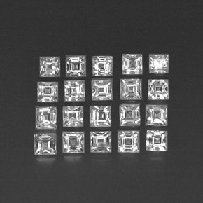 カラットの天然ホワイトサファイア（2.4×2.3 mm・四角）