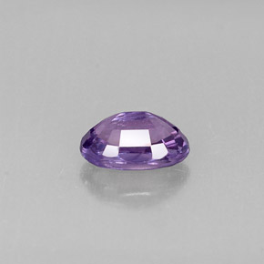 0.63カラットの天然ピンクがかった紫サファイア（5.9×4 mm・オーバルカット）