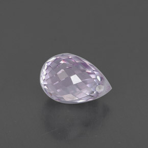 0.85カラットの天然ライトバイオレットサファイア（5.7×4 mm・ブリオレット）