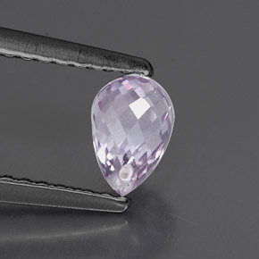 0.85カラットの天然ライトバイオレットサファイア（5.7×4 mm・ブリオレット）