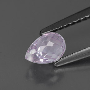 0.85カラットの天然ライトバイオレットサファイア（5.7×4 mm・ブリオレット）