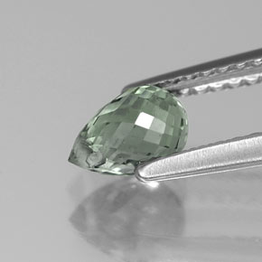 1.00カラットの天然グリーンサファイア（6.1×4.2 mm・ブリオレット）