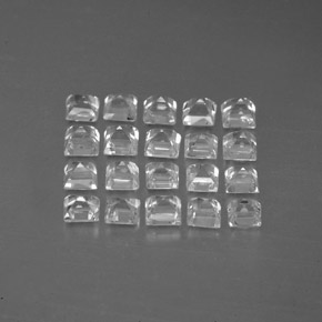 カラットの天然ホワイトサファイア（2.5×2.5 mm・四角）