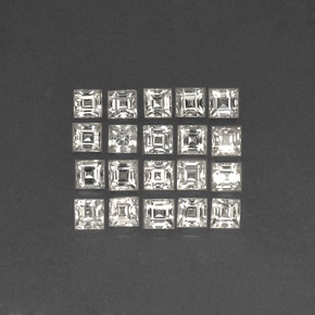 カラットの天然ホワイトサファイア（2.6×2.6 mm・四角）