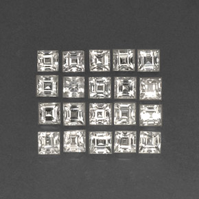 カラットの天然ホワイトサファイア（2.6×2.6 mm・四角）