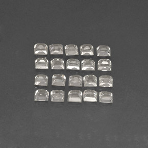カラットの天然ホワイトサファイア（2.6×2.6 mm・四角）