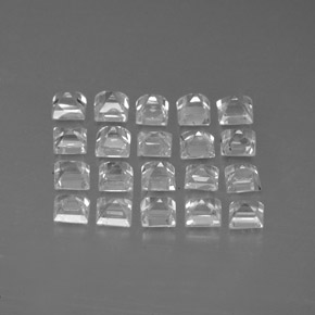 カラットの天然ホワイトサファイア（2.6×2.6 mm・四角）