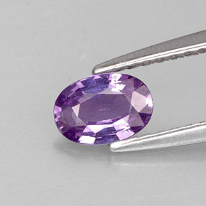 0.50カラットの天然バイオレットサファイア（6×4.2 mm・オーバルカット）