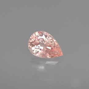 0.51カラットの天然パパラチアサファイア（6×4.2 mm・洋梨の形）
