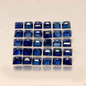 カラットの天然ディープブルーサファイア（2×2 mm・四角）